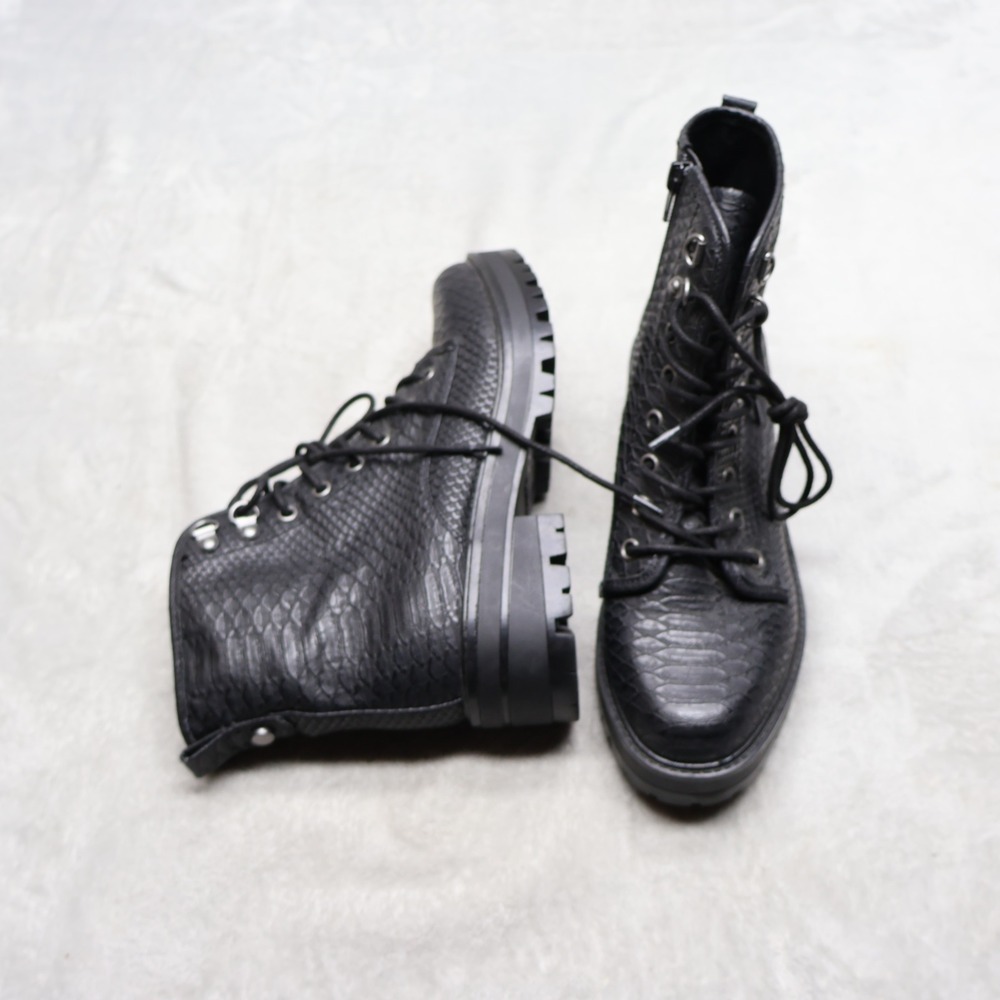 Indigo Rd Womens 8M Combat Boots Black Embossed Side Zip Platform Biker Moto